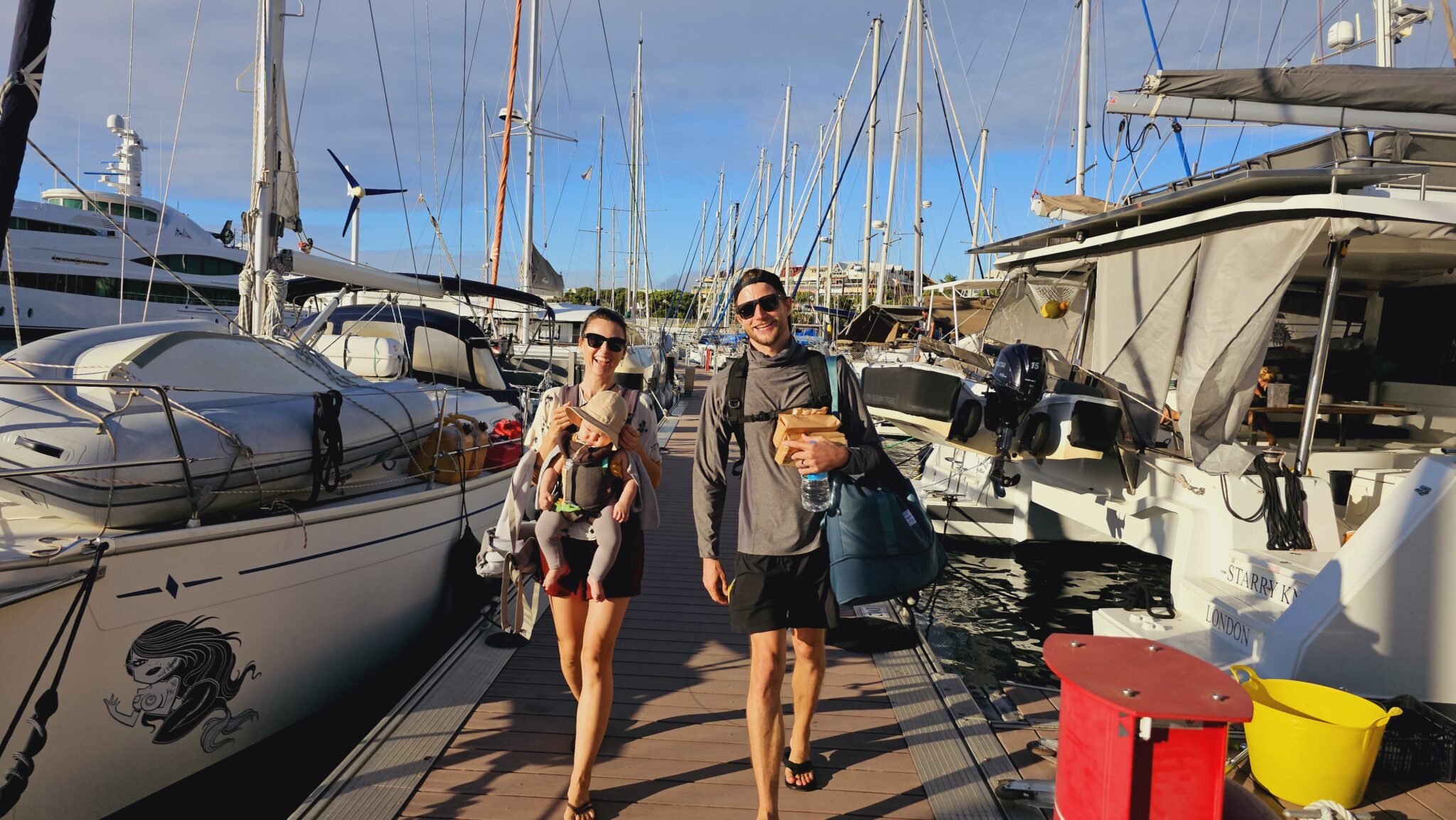 Paulina, Mathias and Teo arriving from Moorea where they have their boat