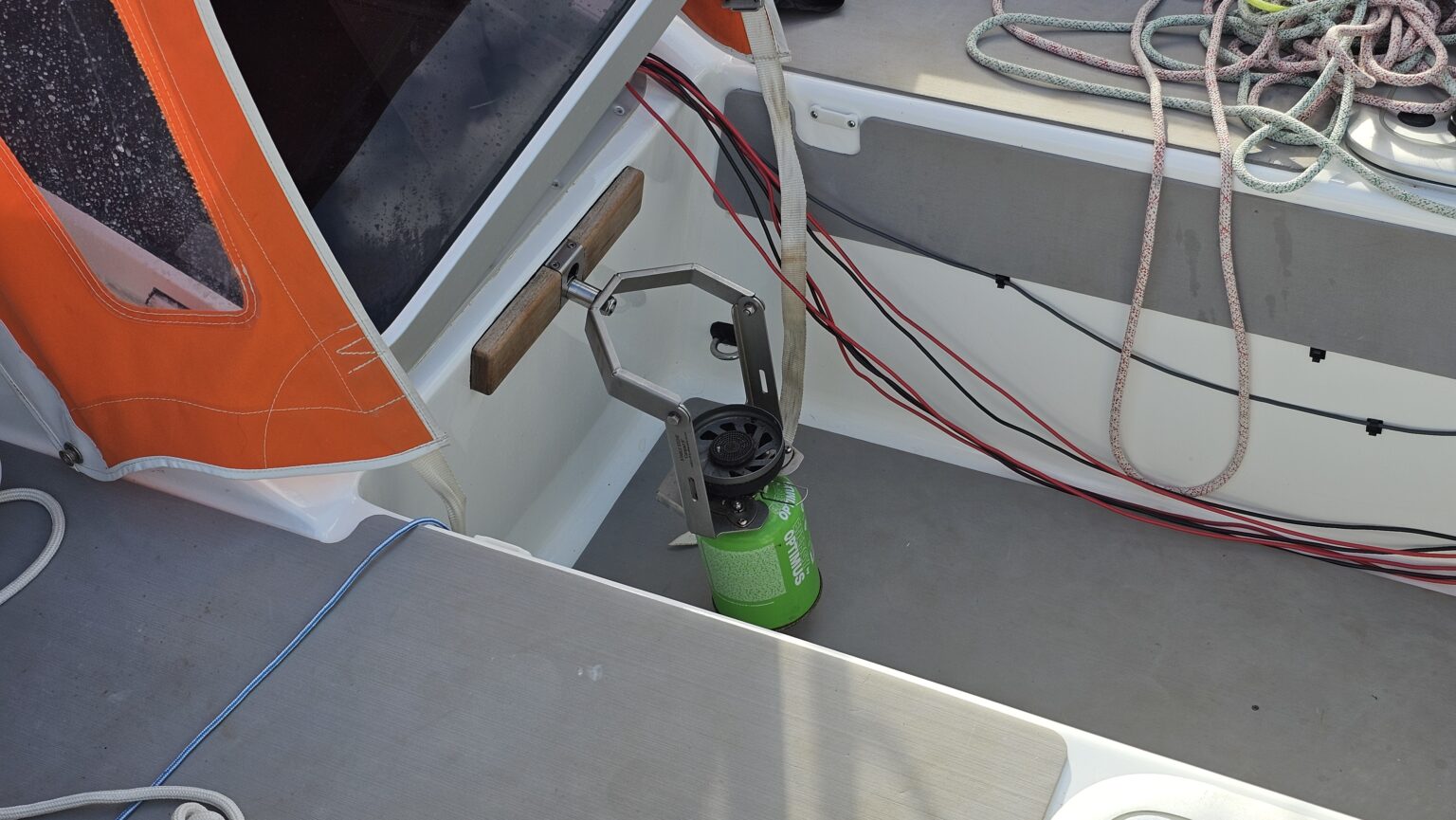 This is his stove. Christian said that it works extremely well, however, he has already got some improvement ideas for his galley for the next circumnavigation
