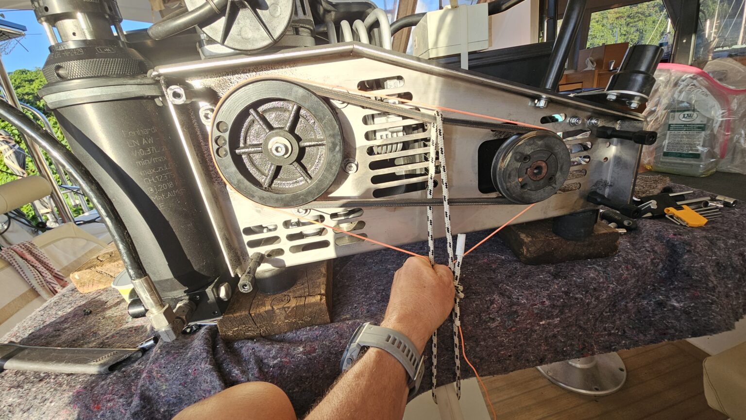 High tech v-belt tension meter, using a 5 liter jerry can and a 5 mm rope to measure deflection exactly