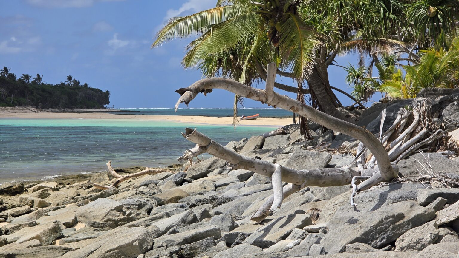 Treasure hunt on one of the many islands in Ha'apai