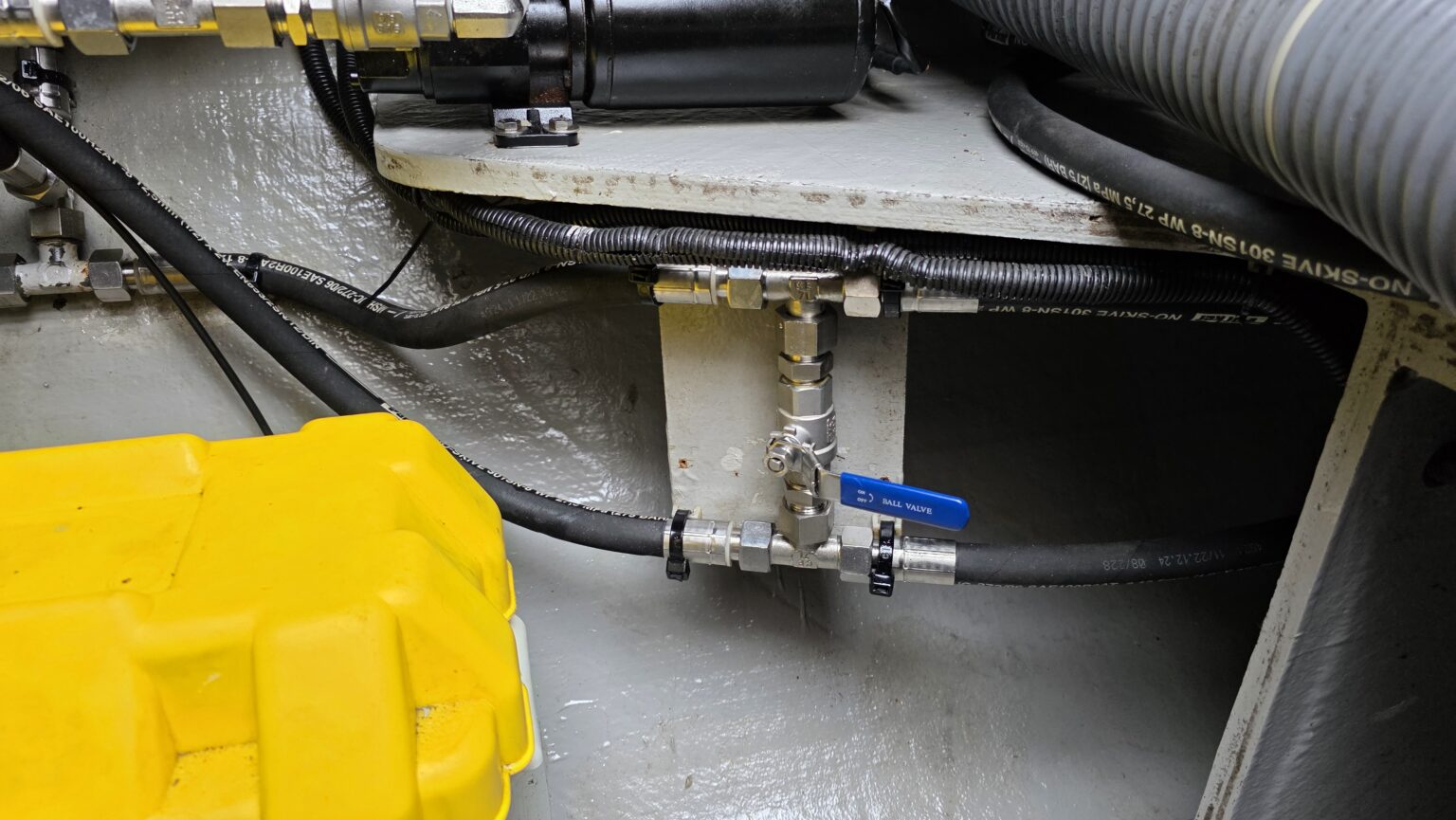 All hydraulic valves were replaced by stainless steel ones