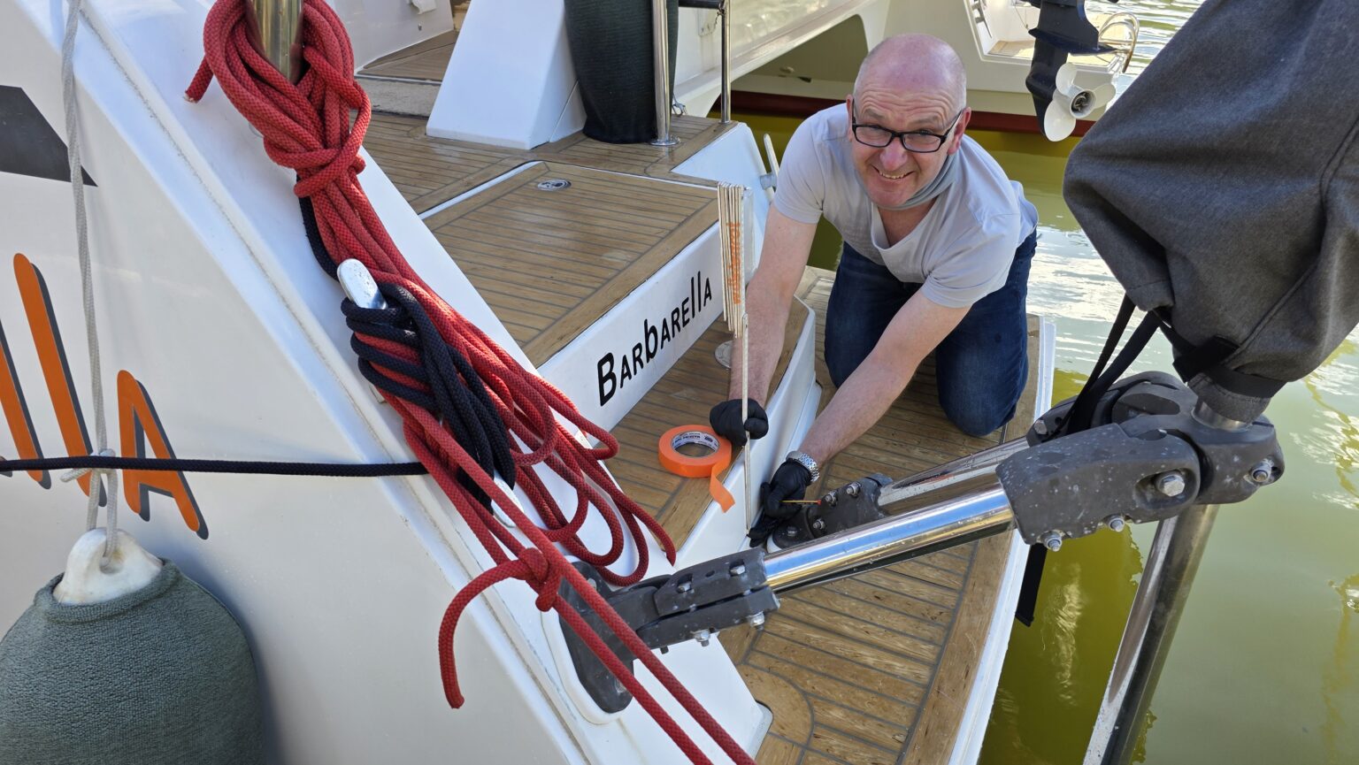 Hanno is already working on the boat, 5 minutes after his arrival in Whangarei, from Germany