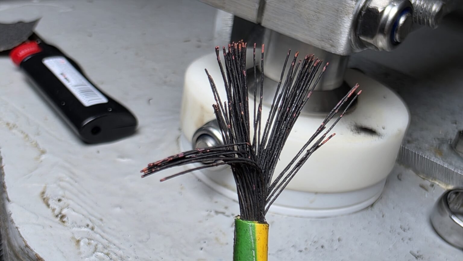 When searching for the cause of extreme propellor and saildrive anode consumptions we found that one of the bonding cables for the port rudder post was corroded for more than 1 meter